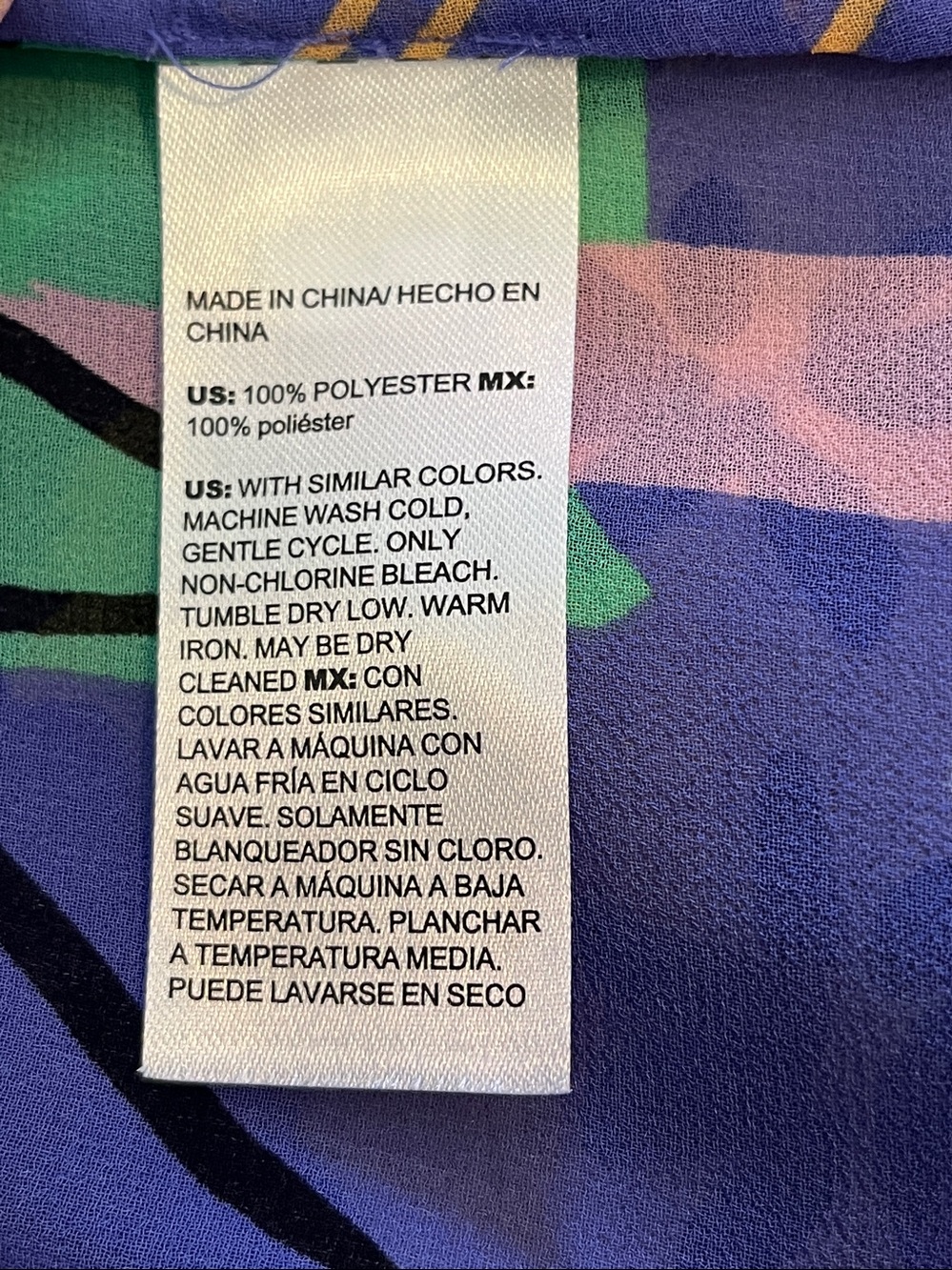 Chico's multi-color Abstract Print Button-Front Blouse
Chicos Sz 2 = US L
12-14 - Picture 6 of 10